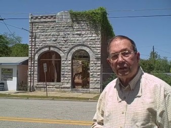 Hovey with Tennille Bank front